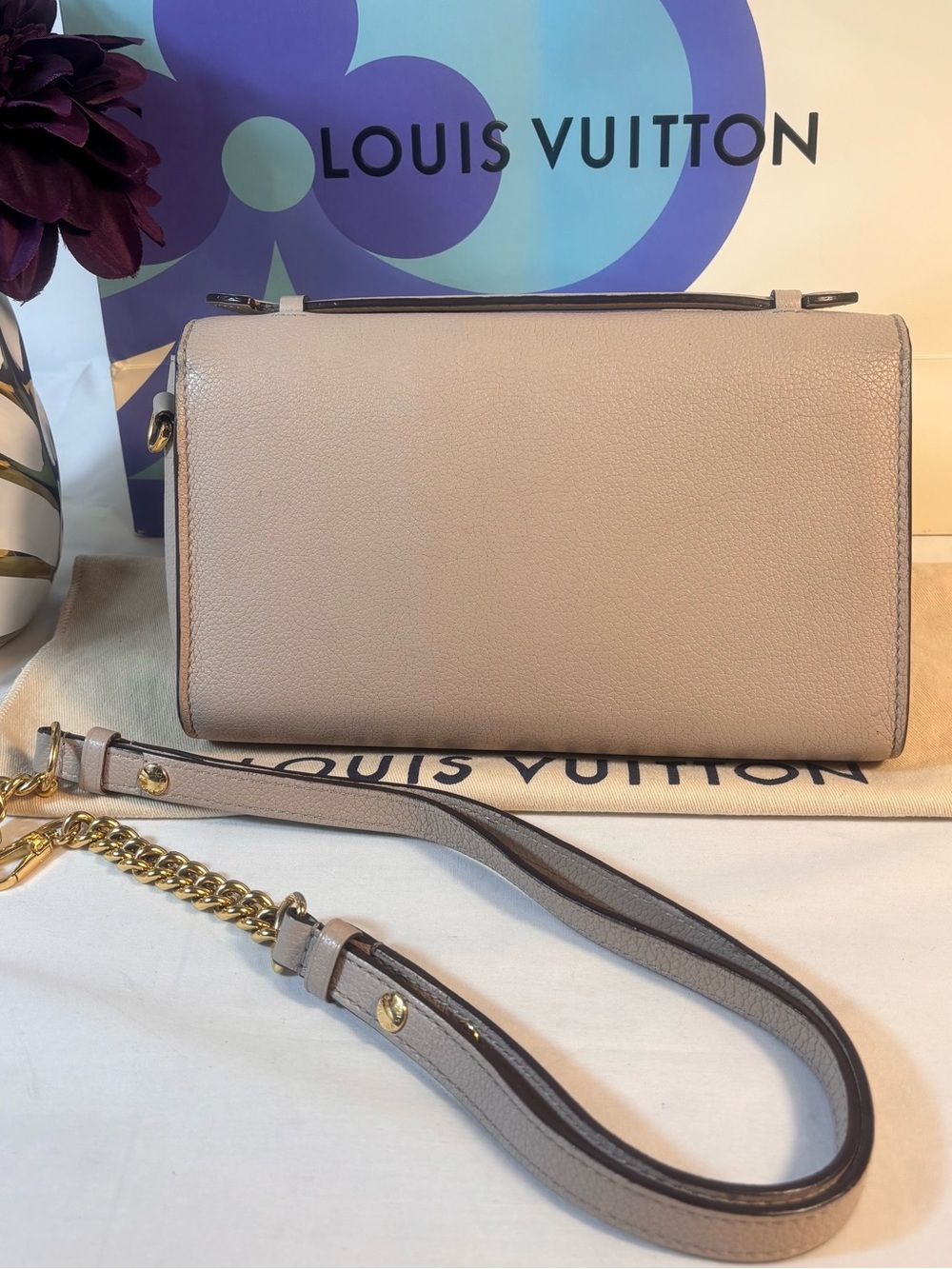 Gorgeous Louis Vuitton Lockme Greige Sold - Picture 2 of 16